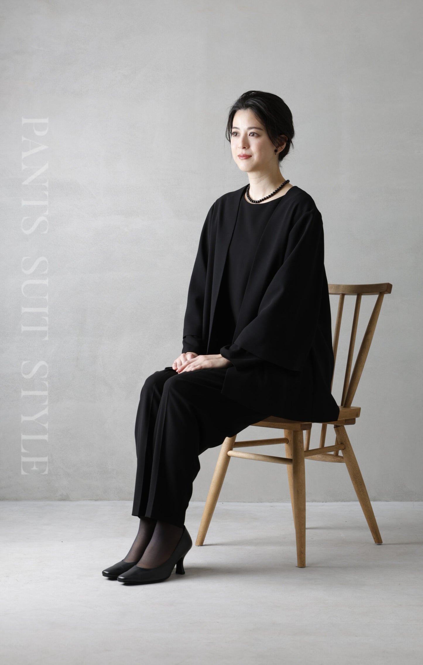 【Formaless Black®(フォーマレス ブラック®)】< 自宅で洗える> ドレープケープジャケットパンツスーツ ブラックフォーマル 洗える テーパードパンツ 7･9･11･13号/S･M･L･LL<55-321025>