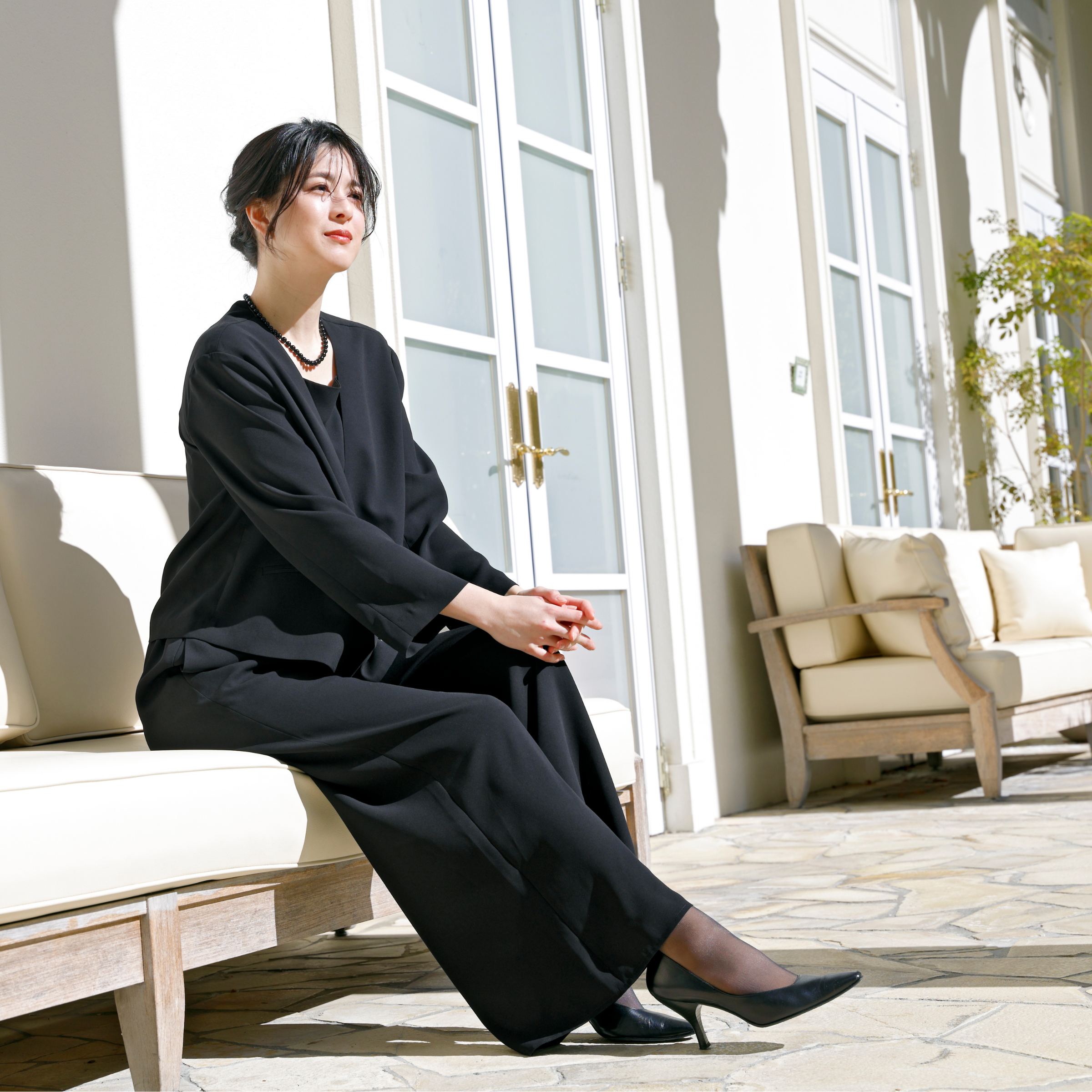 洗えるブラックフォーマル 夏用喪服 春秋兼用 前開きファスナー 風通しの良い軽やか素材 MLサイズ　2Pパンツスーツ ディテール【26-401002】