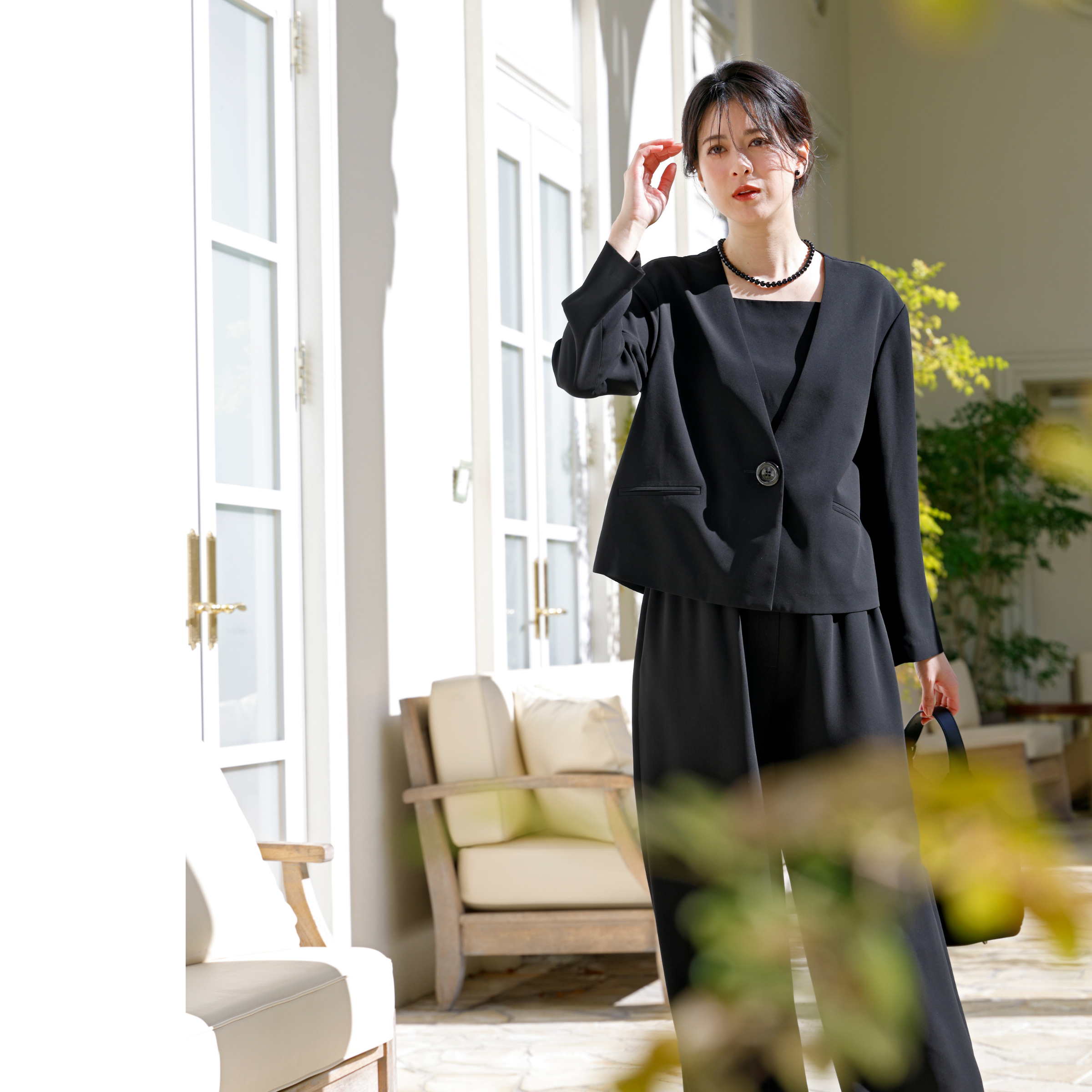 洗えるブラックフォーマル 夏用喪服 春秋兼用 前開きファスナー 風通しの良い軽やか素材 MLサイズ　2Pパンツスーツ ディテール【26-401002】